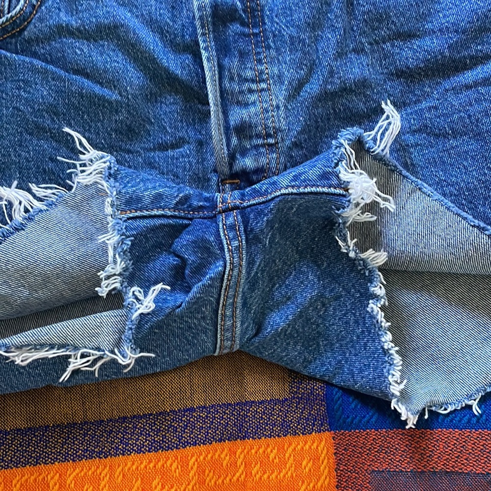 Levi Strauss & Co | High-Waisted Dark Blue Denim Shorts | Size 31 - Picture 3 of 5